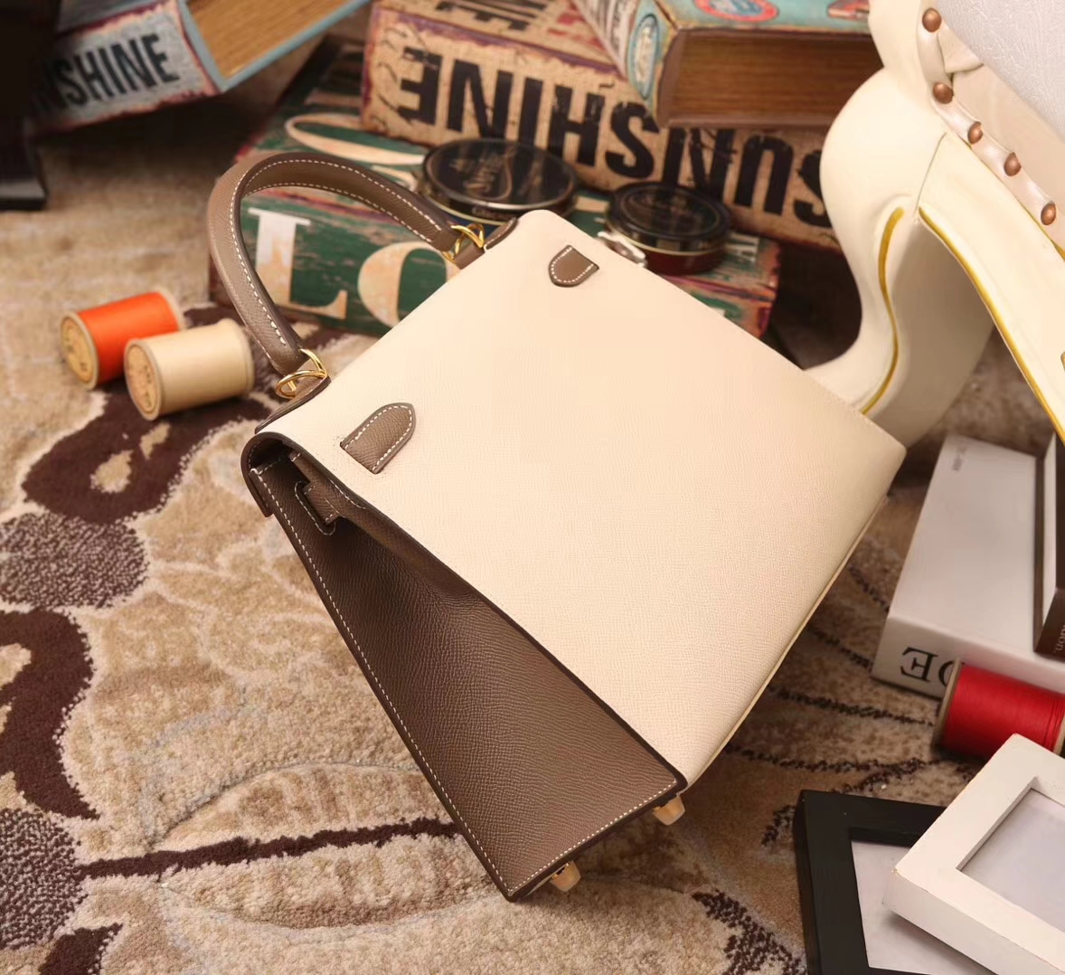 Hermes Kelly 28 奶昔白拼大象灰 原厂御用顶级Epsom皮 外缝 金扣
