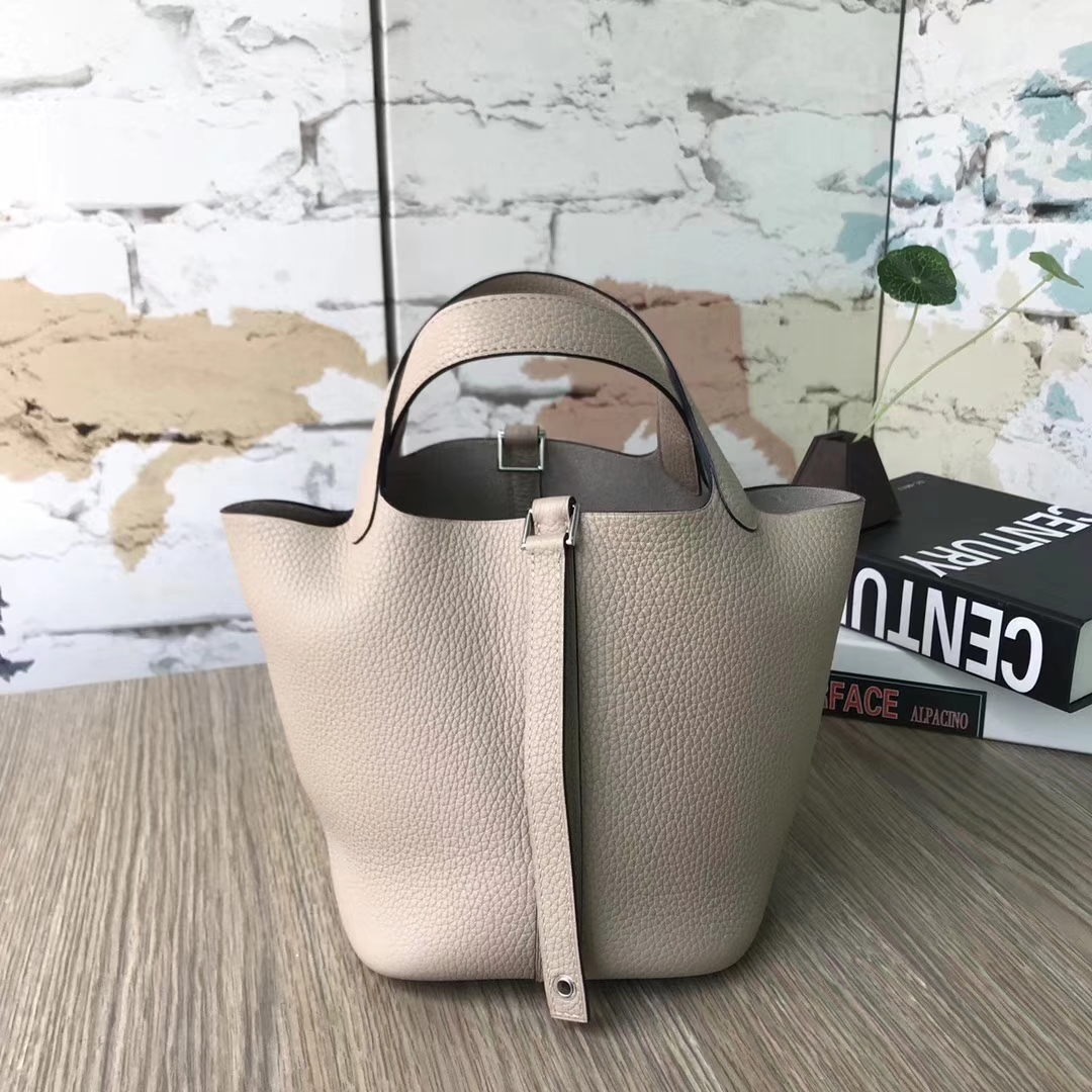 Hermes爱马仕 斑鸠灰 原厂御用顶级Togo 皮 Picotin Lock 18cm 现货