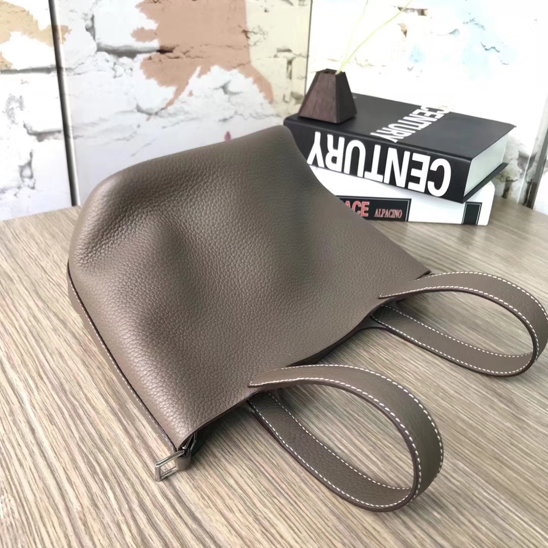 Hermes爱马仕 大象灰 原厂御用顶级Togo 皮 Picotin Lock 18cm 现货