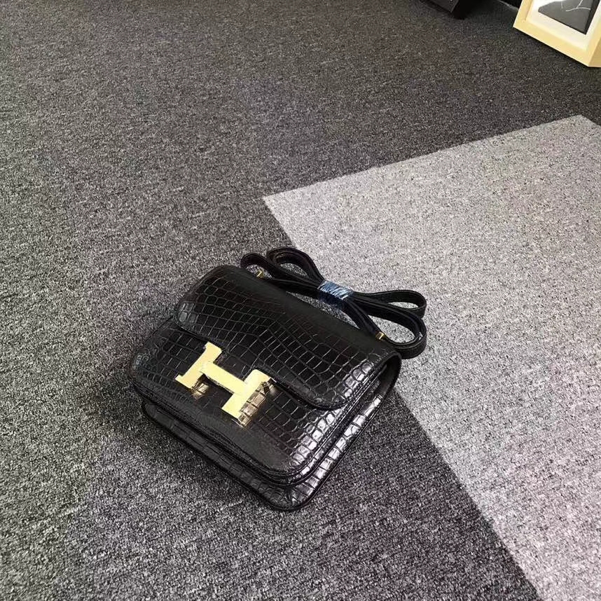 Hermès（爱马仕）黑色 雾面鳄鱼 Constance 19 金扣