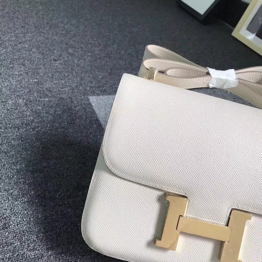 Hermès（爱马仕）奶昔白 原厂御用顶级Epsom 皮 Constance 24 金扣