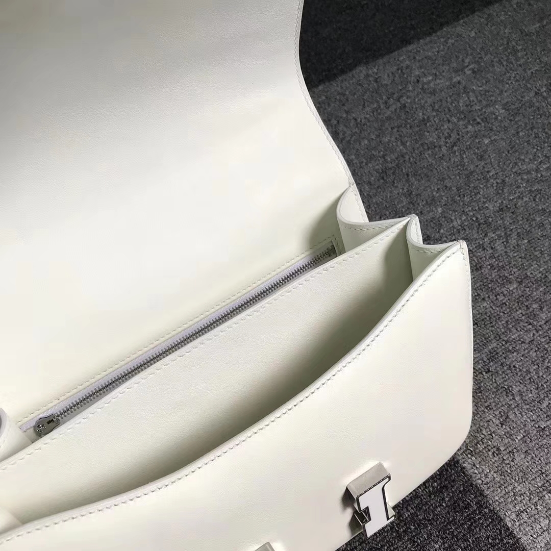 Hermès（爱马仕）纯白色 原厂御用顶级Swift 皮 Constance 24 白色珐琅扣