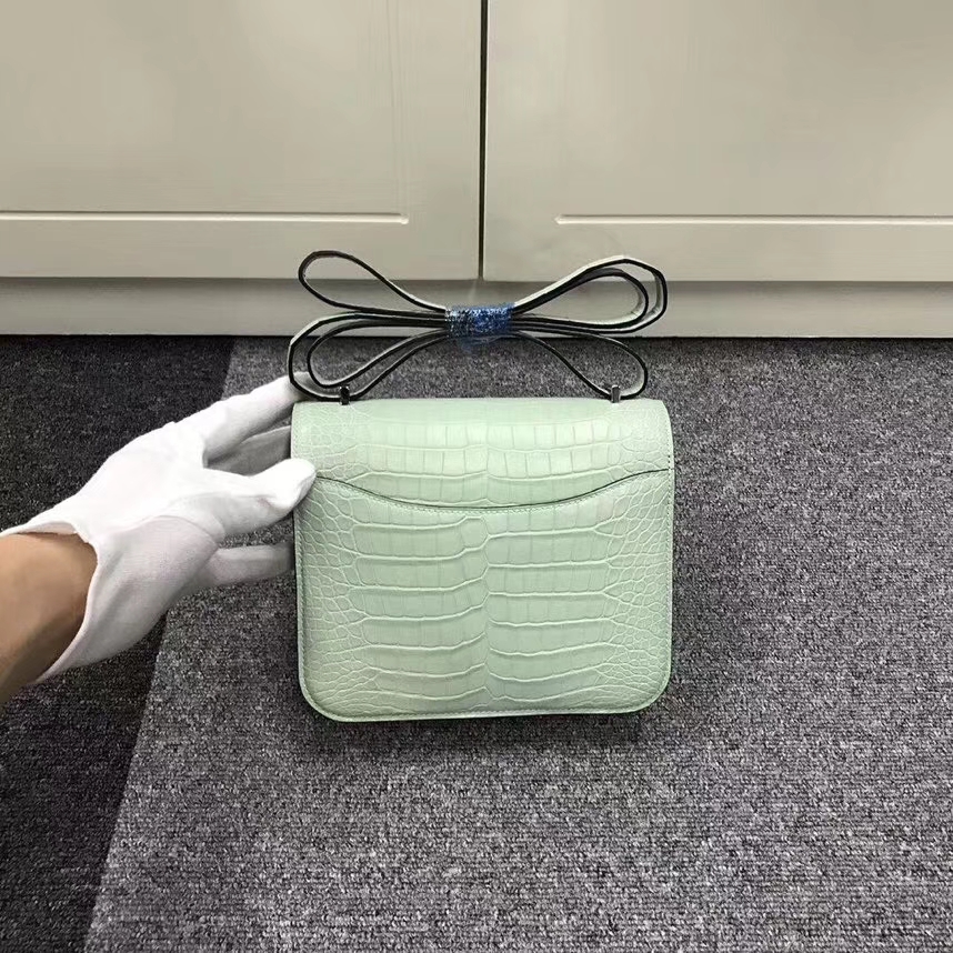 Hermès（爱马仕）薄荷绿 雾面鳄鱼 Constance 19 金扣