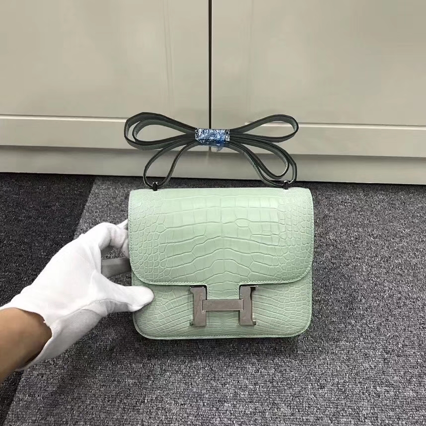 Hermès（爱马仕）薄荷绿 雾面鳄鱼 Constance 19 金扣