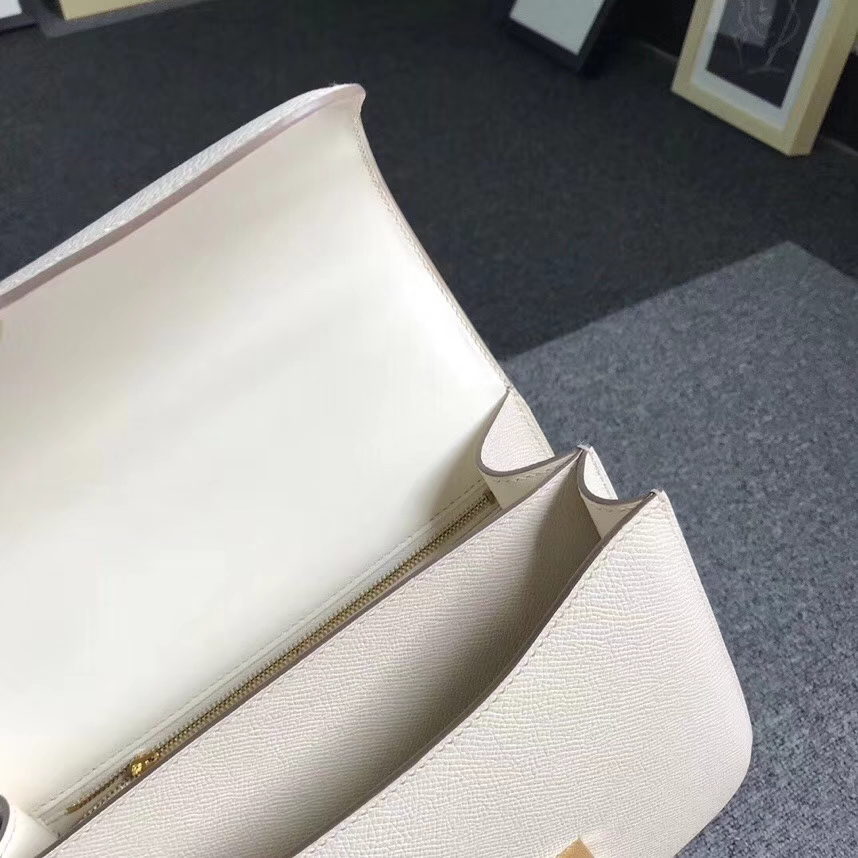 Hermès（爱马仕）奶昔白 原厂御用顶级Epsom 皮 Constance 24 金扣