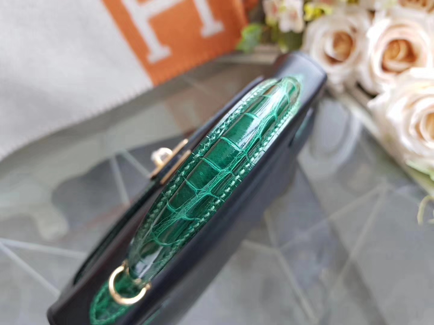 Hermès（爱马仕）Kelly 25cm 外缝 box牛皮 黑色 拼亮面鳄鱼皮 祖母绿 金扣