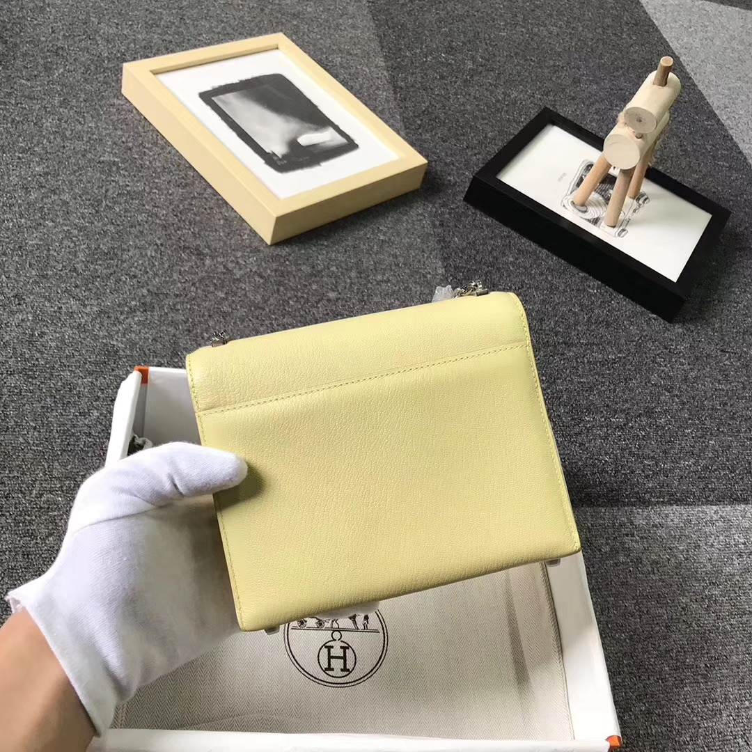 Hermès（爱马仕）1Z小鸡黄 原厂御用顶级Swift 皮 Verrou 插销包