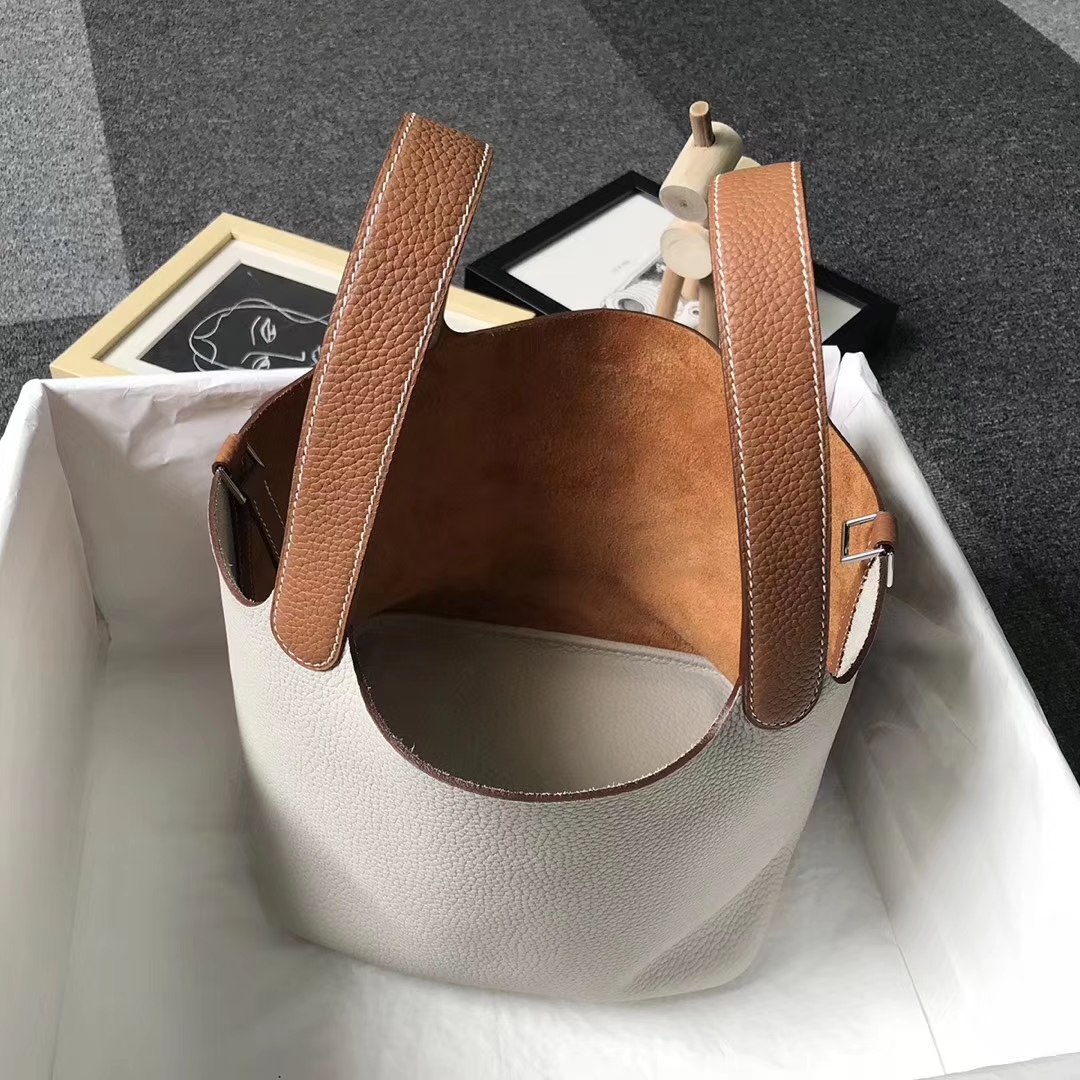 Hermes（爱马仕）珍珠灰拼金棕色 原厂御用顶级TC皮 Picotin  Lock 22 CM 银扣