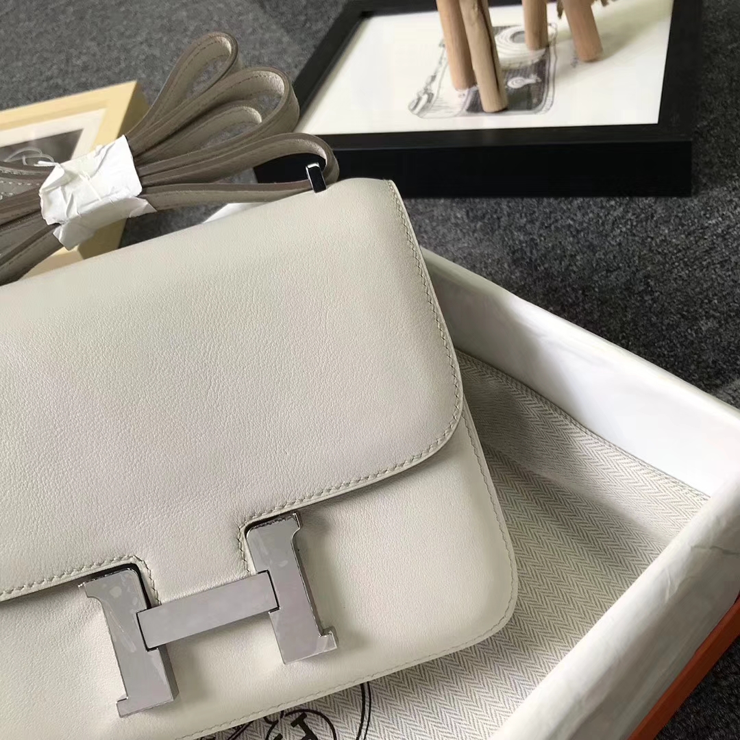 Hermès（爱马仕）C80 珍珠灰 原厂御用顶级Swift 皮 Constance 19 银扣