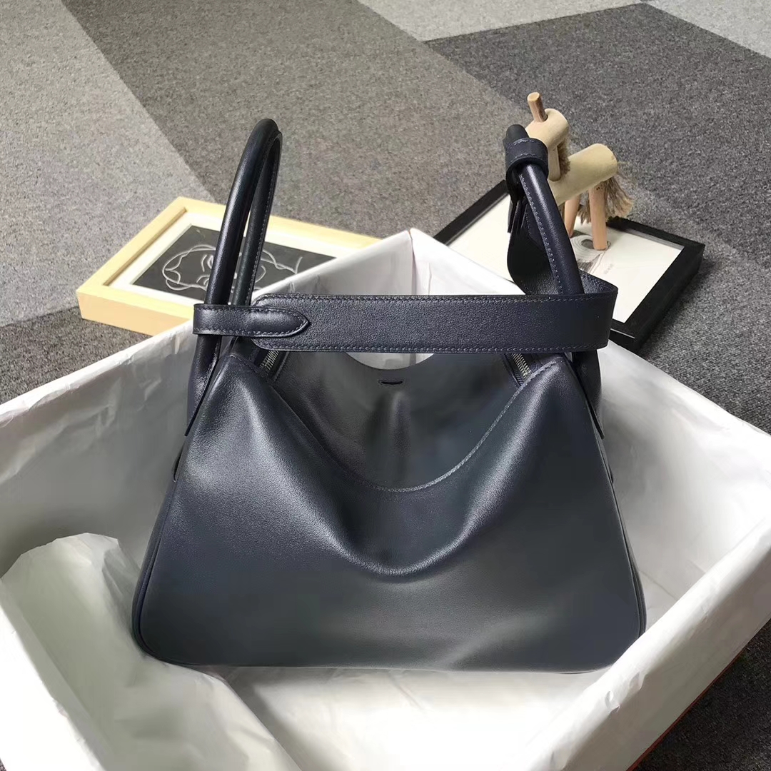Hermès（爱马仕）午夜蓝拼桃红 swift皮 Lindy26 银扣