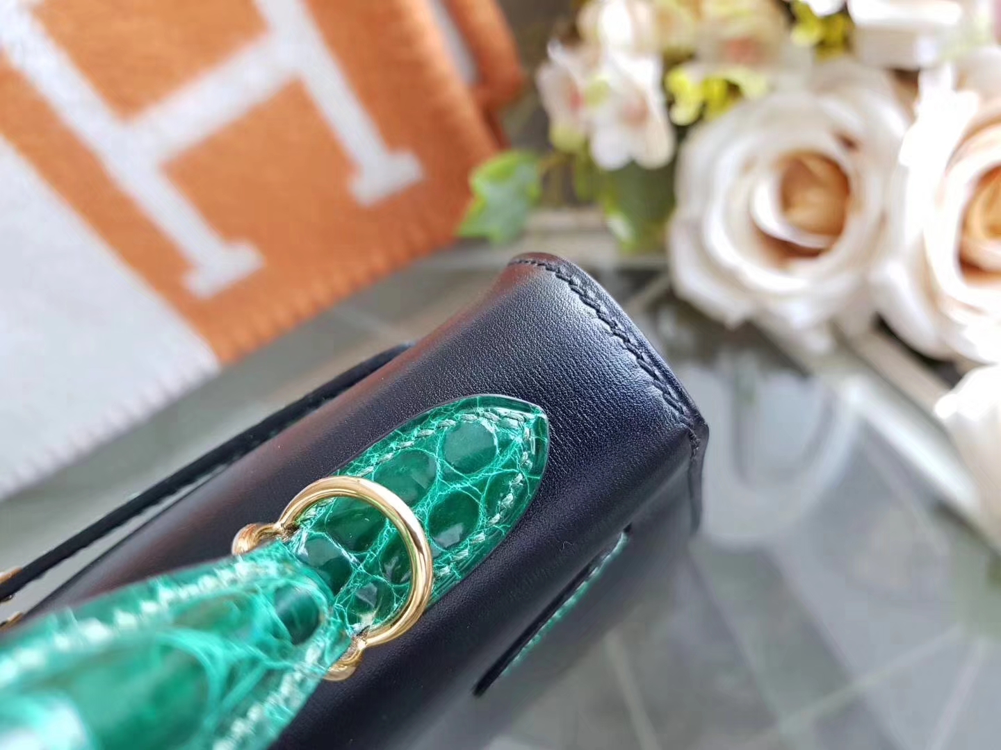 Hermès（爱马仕）Kelly 25cm 外缝 box牛皮 黑色 拼亮面鳄鱼皮 祖母绿 金扣
