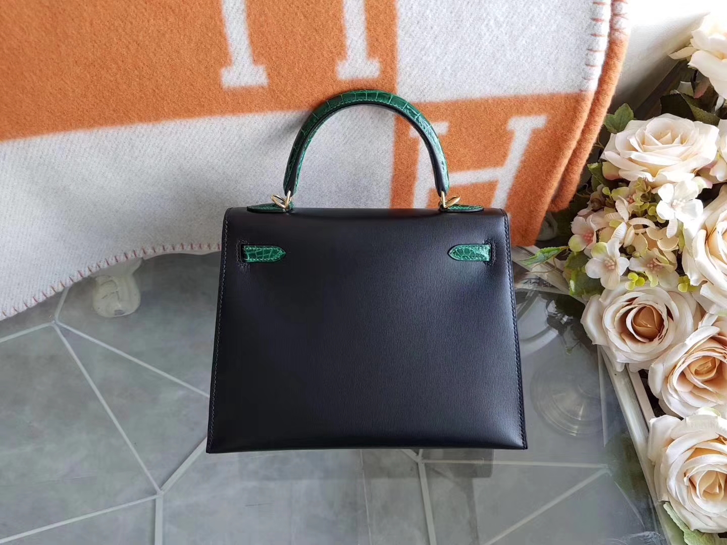 Hermès（爱马仕）Kelly 25cm 外缝 box牛皮 黑色 拼亮面鳄鱼皮 祖母绿 金扣