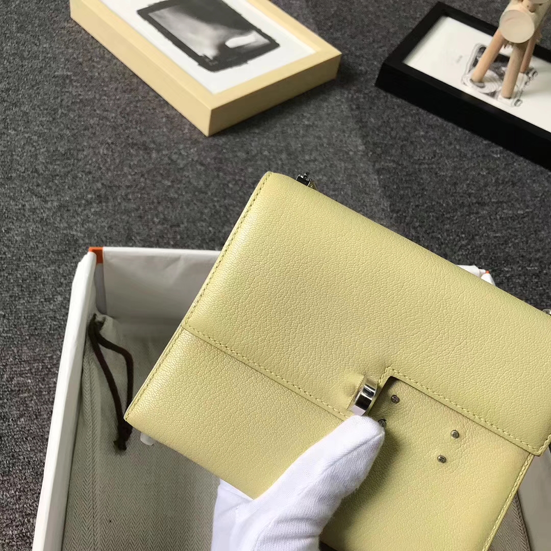Hermès（爱马仕）1Z小鸡黄 原厂御用顶级Swift 皮 Verrou 插销包