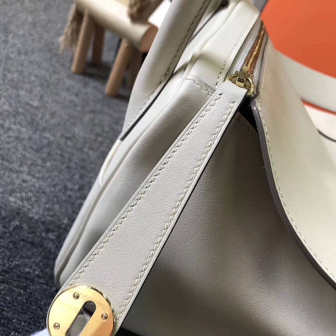 Hermès（爱马仕）奶昔白 原厂御用顶级Swift 皮 Lindy 30 金扣