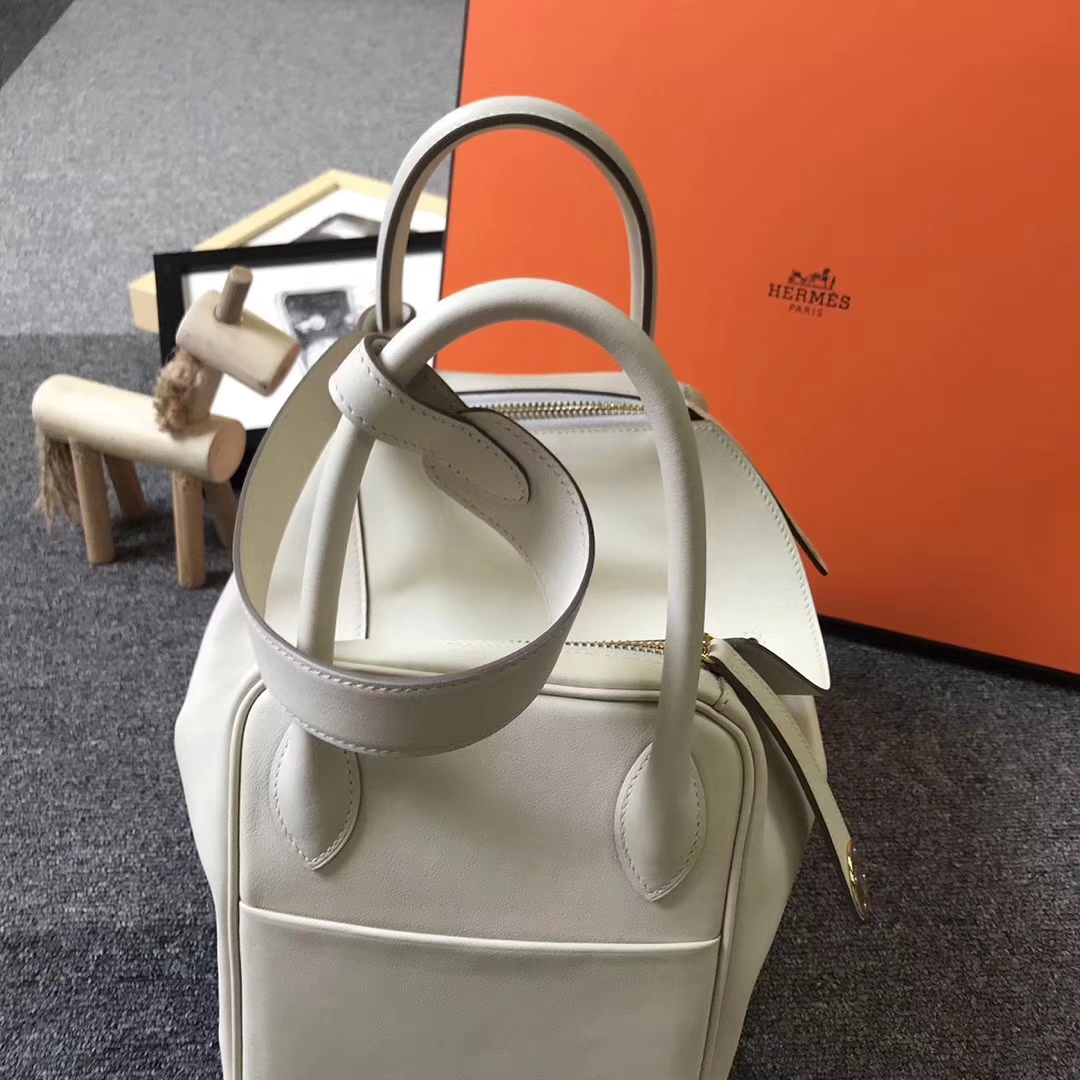 Hermès（爱马仕）奶昔白 原厂御用顶级Swift 皮 Lindy 30 金扣