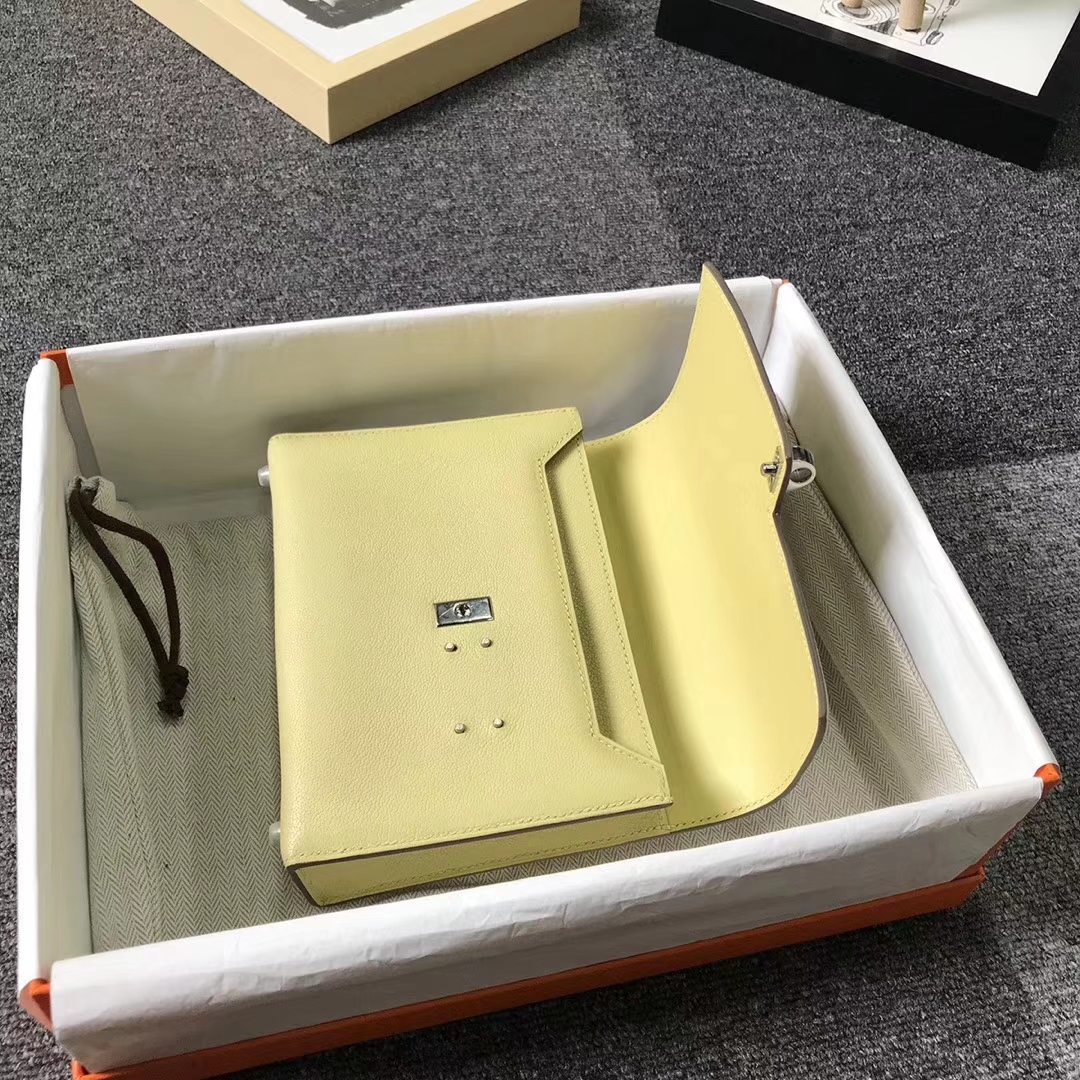 Hermès（爱马仕）1Z小鸡黄 原厂御用顶级Swift 皮 Verrou 插销包