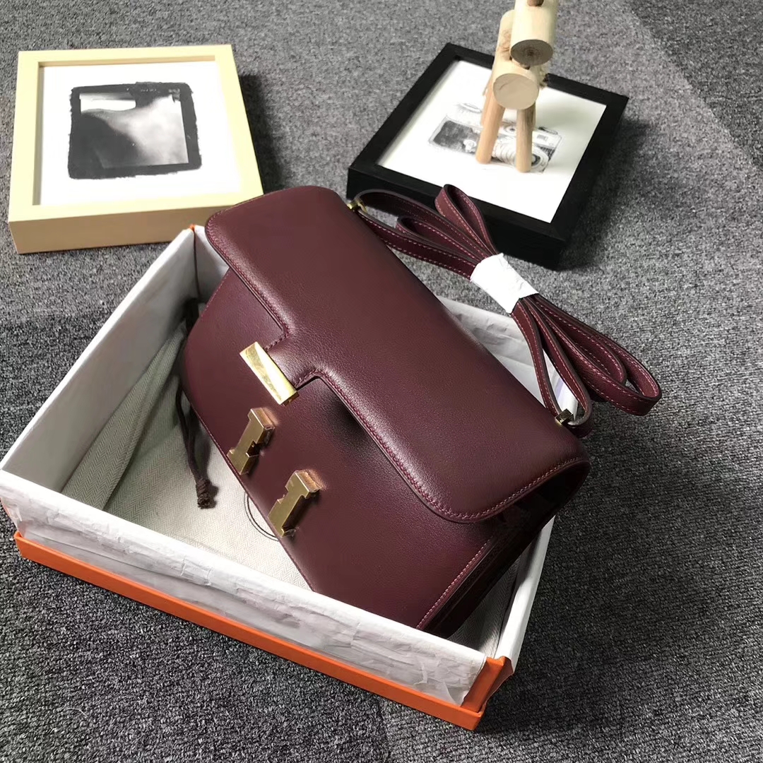 Hermès（爱马仕）酒红色 原厂御用顶级Swift 皮 Constance 26 金扣