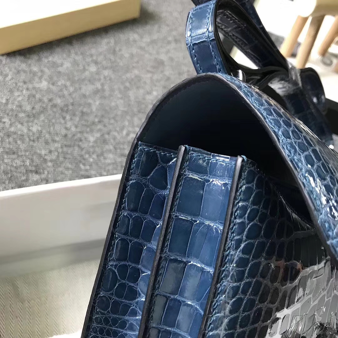 Hermès（爱马仕）风暴蓝 Constance 19 亮面鳄鱼 银扣