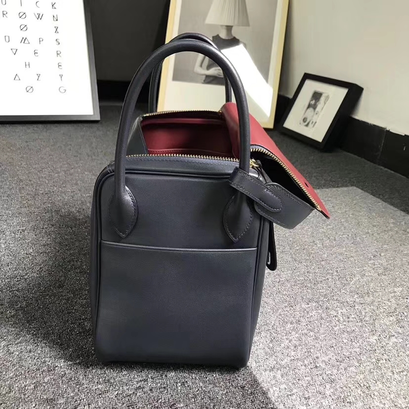 Hermès（爱马仕）午夜蓝拼石榴红 原厂御用顶级Swift 皮 Lindy 30 金扣
