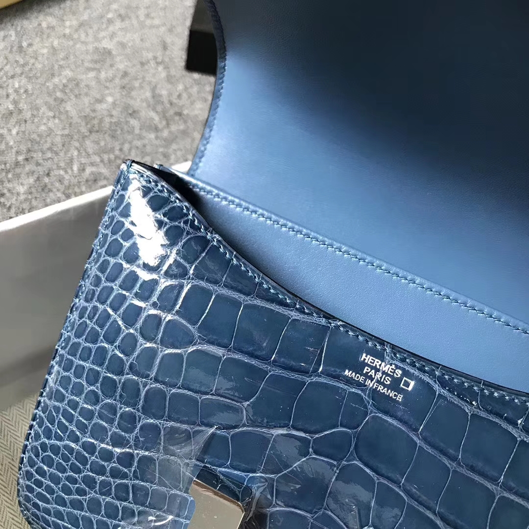 Hermès（爱马仕）风暴蓝 Constance 19 亮面鳄鱼 银扣