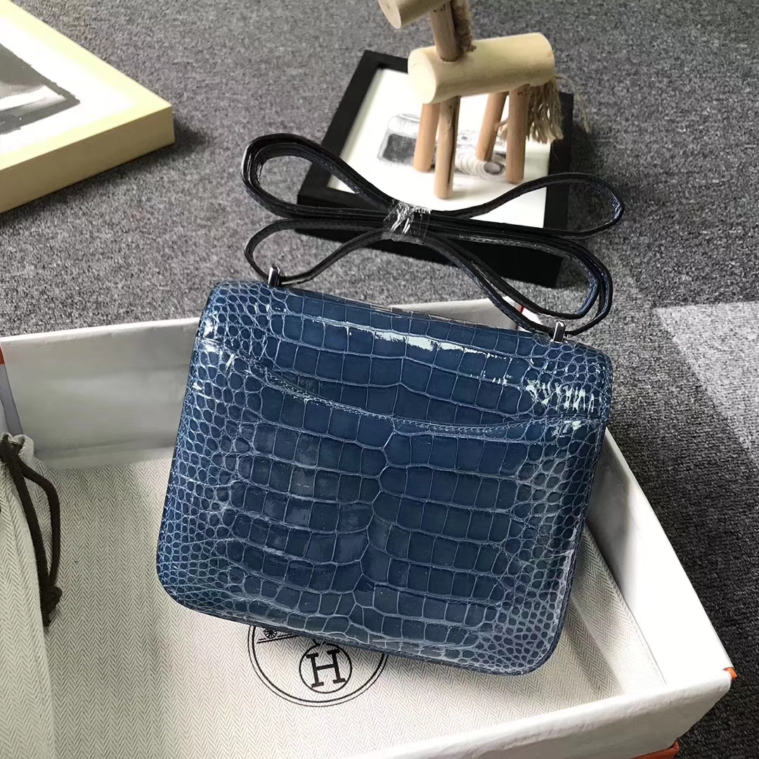 Hermès（爱马仕）风暴蓝 Constance 19 亮面鳄鱼 银扣