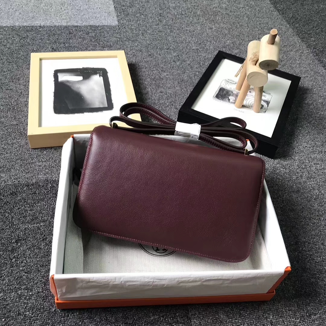 Hermès（爱马仕）酒红色 原厂御用顶级Swift 皮 Constance 26 金扣