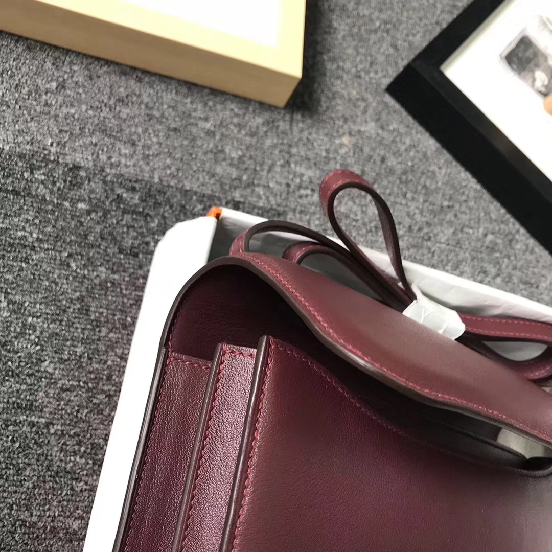 Hermès（爱马仕）酒红色 原厂御用顶级Swift 皮 Constance 26 金扣