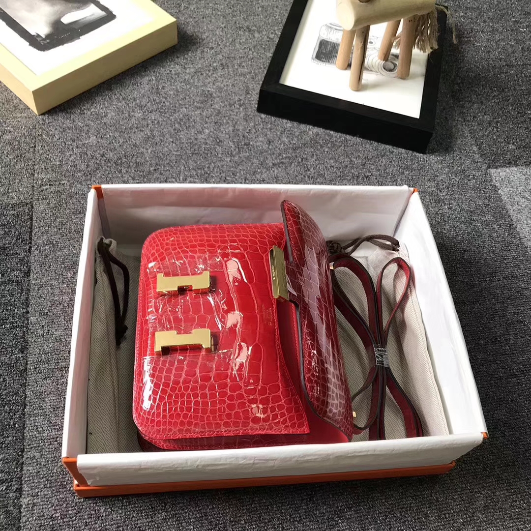 Hermès（爱马仕）法拉利红 Constance 24 亮面鳄鱼 金扣