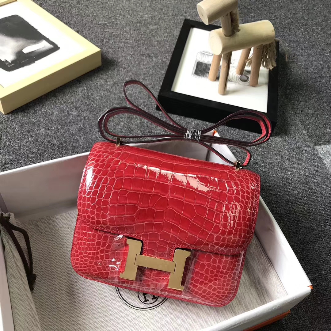 Hermès（爱马仕）法拉利红 Constance 24 亮面鳄鱼 金扣