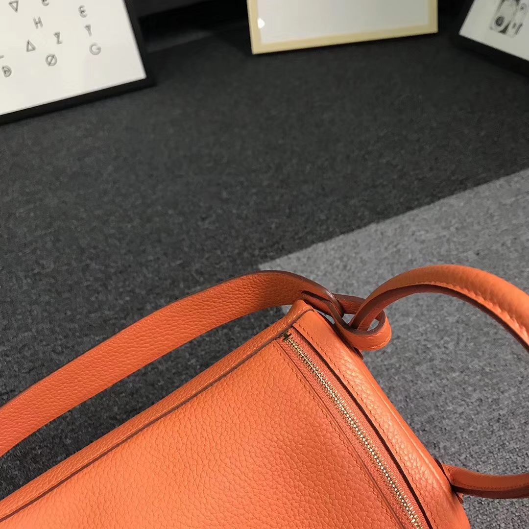 Hermès（爱马仕）橙色 原厂御用顶级TC 皮 Lindy 26 金扣