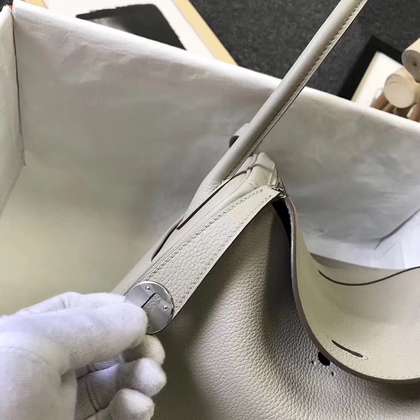 Hermès（爱马仕）C80 珍珠灰 原厂御用顶级小牛皮 Lindy 26 银扣 现货