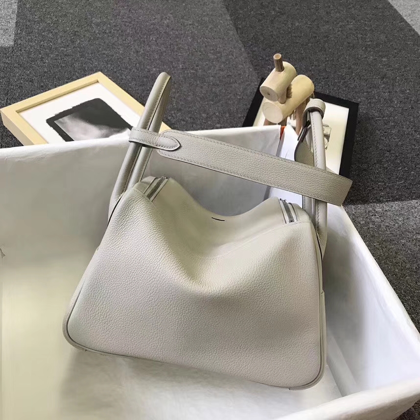 Hermès（爱马仕）C80 珍珠灰 原厂御用顶级小牛皮 Lindy 26 银扣 现货