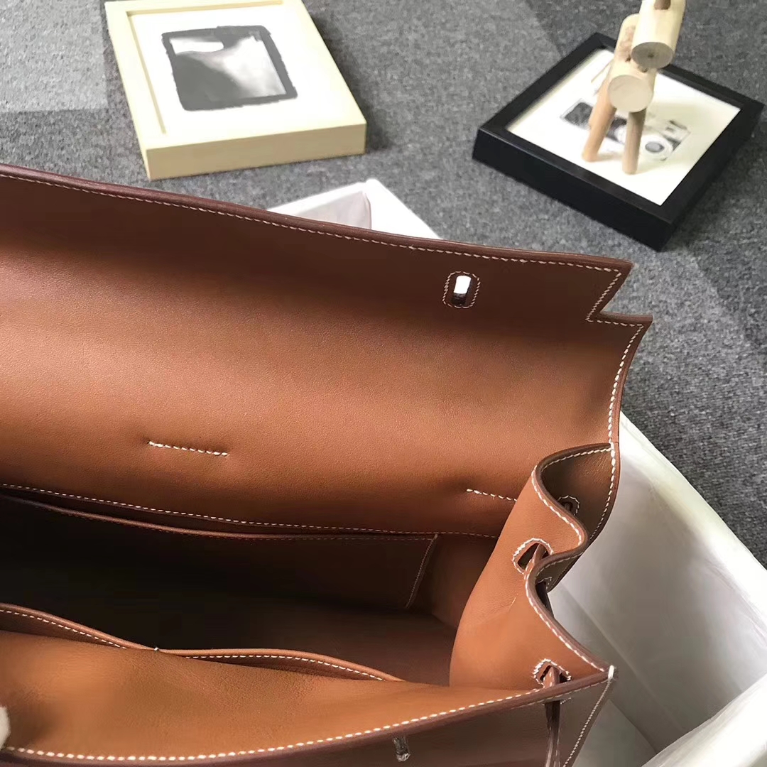 Hermès（爱马仕）浅咖啡 原厂御用顶级Swift 皮 Kelly Flat 35 外缝 现货