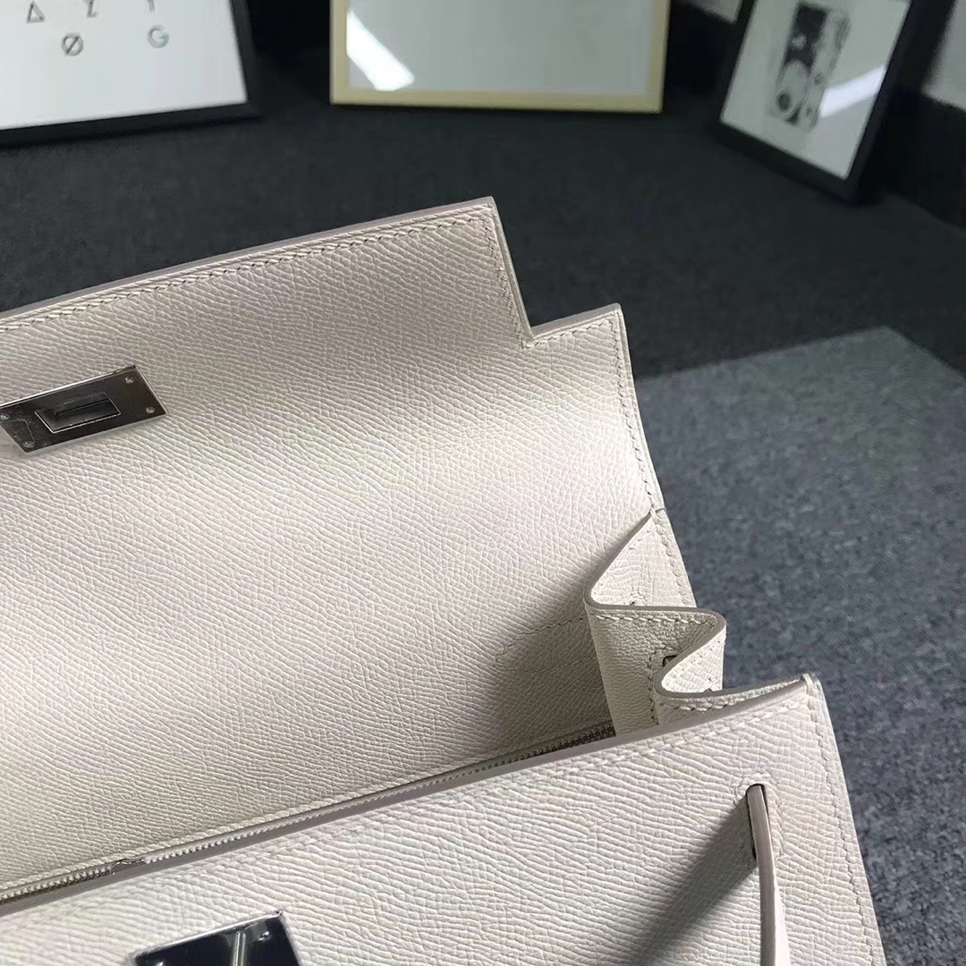 Hermès（爱马仕）奶昔白 原厂御用顶级Epsom 皮 Kelly 28 外缝 银扣