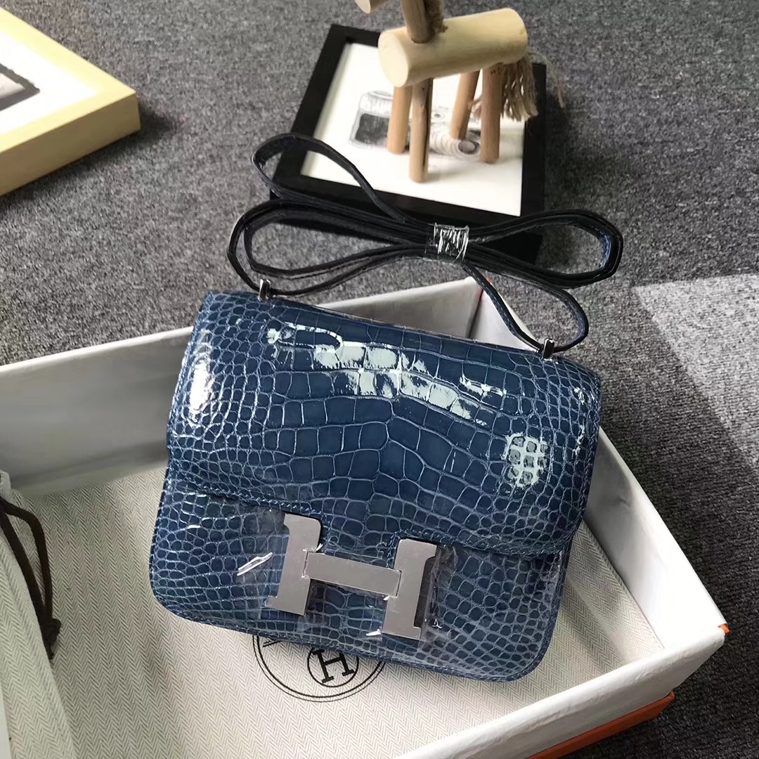 Hermès（爱马仕）风暴蓝 Constance 19 亮面鳄鱼 银扣