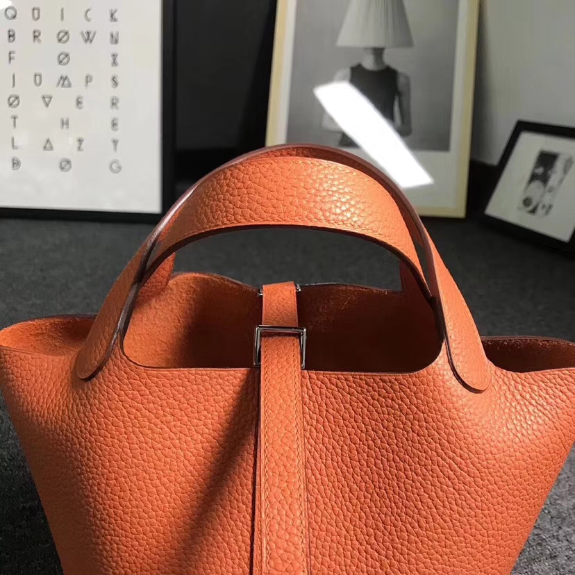 Hermès（爱马仕）经典橙色 原厂御用顶级TC 皮 Picotin  Lock 18cm 银扣
