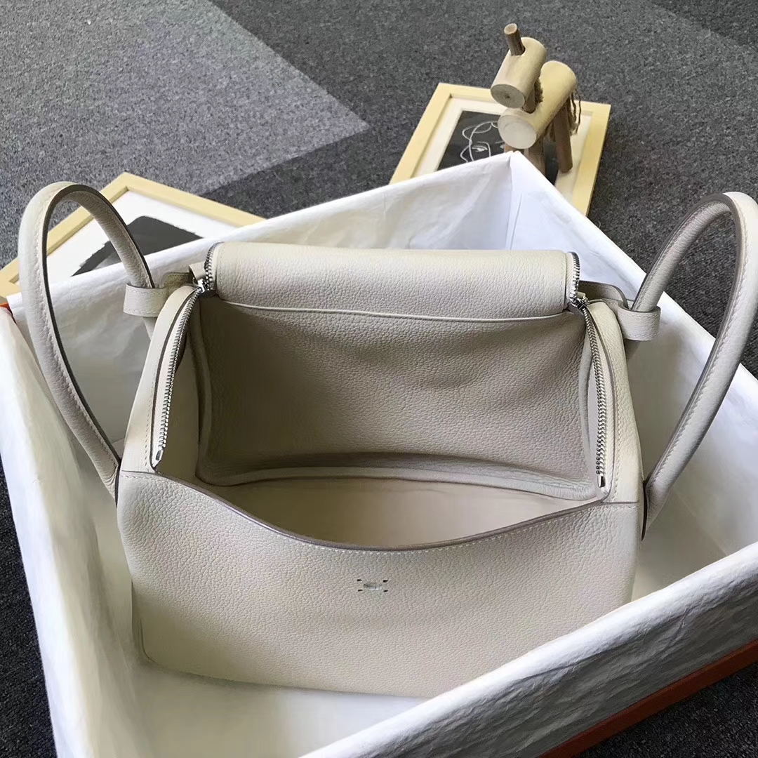 Hermès（爱马仕）奶昔白 原厂御用顶级小牛皮 Lindy 30 银扣