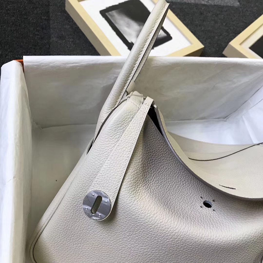Hermès（爱马仕）奶昔白 原厂御用顶级小牛皮 Lindy 30 银扣