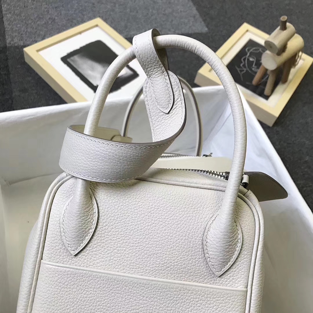 Hermès（爱马仕）奶昔白 原厂御用顶级小牛皮 Lindy 30 银扣