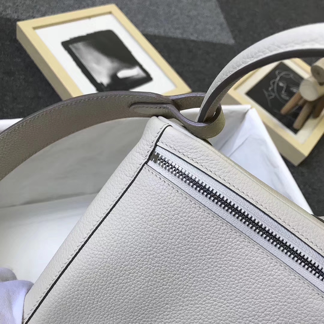 Hermès（爱马仕）奶昔白 原厂御用顶级小牛皮 Lindy 30 银扣