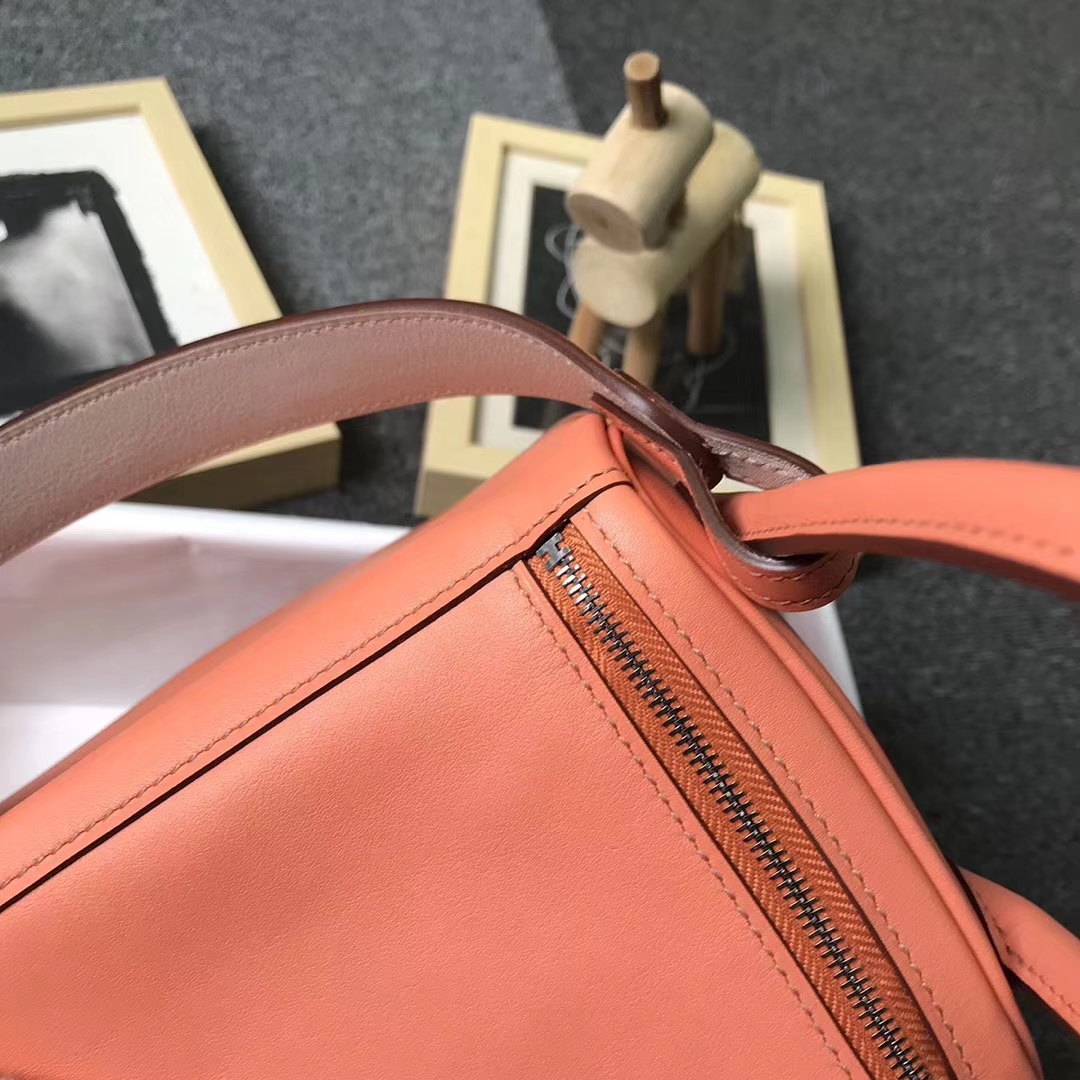 Hermès（爱马仕）L5 龙虾粉拼珍珠灰 原厂御用顶级Swift 皮 Lindy 26 银扣