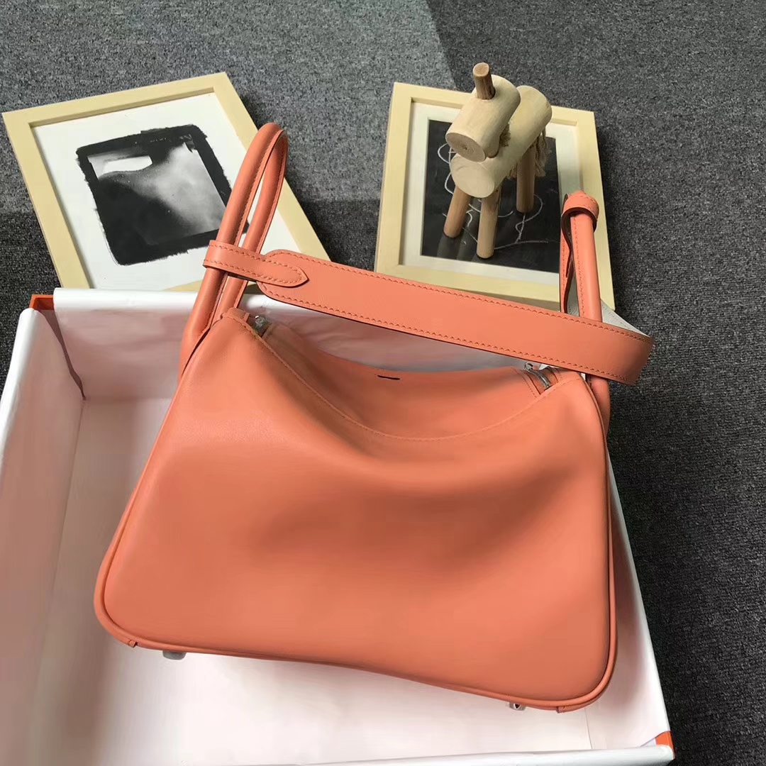 Hermès（爱马仕）L5 龙虾粉拼珍珠灰 原厂御用顶级Swift 皮 Lindy 26 银扣