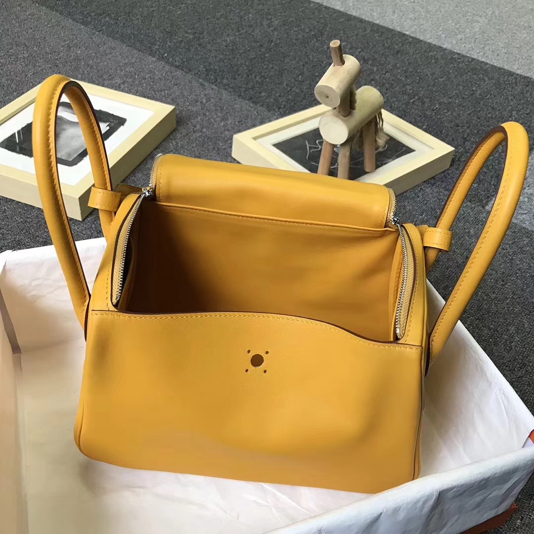 Hermès（爱马仕）9D琥珀黄 原厂御用顶级Swift 皮 Lindy 26 银扣 红色 白色 Epsom 皮斜编织肩带