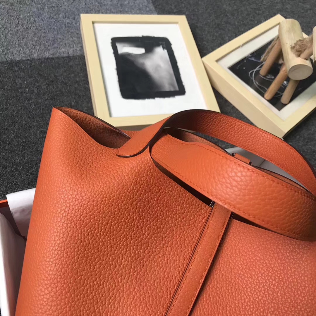 Hermès（爱马仕）橙色 原厂御用顶级TC 皮 Picotin  Lock 22cm 银扣