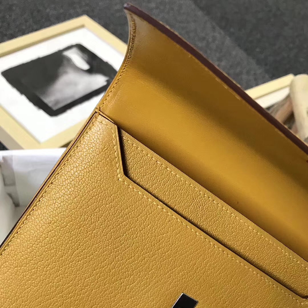 Hermès（爱马仕）9D琥珀黄 原厂御用顶级山羊皮 Verrou 插销包 订单出货