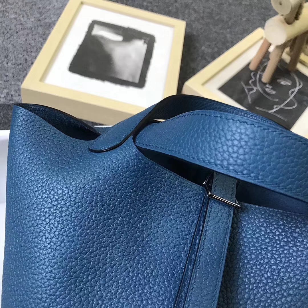 Hermès（爱马仕）鸭子蓝 原厂御用顶级TC 皮 Picotin  Lock 18 cm 银扣