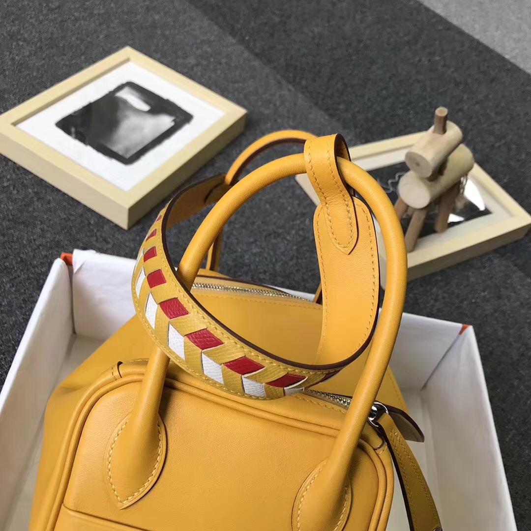 Hermès（爱马仕）9D琥珀黄 原厂御用顶级Swift 皮 Lindy 26 银扣 红色 白色 Epsom 皮斜编织肩带
