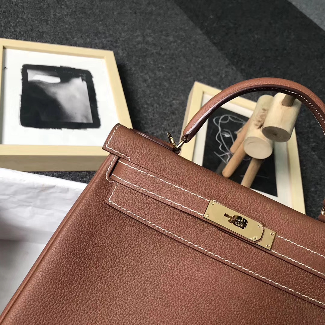 Hermès（爱马仕）C37浅咖啡 原厂御用顶级小牛皮 Kelly 28 金扣 现货