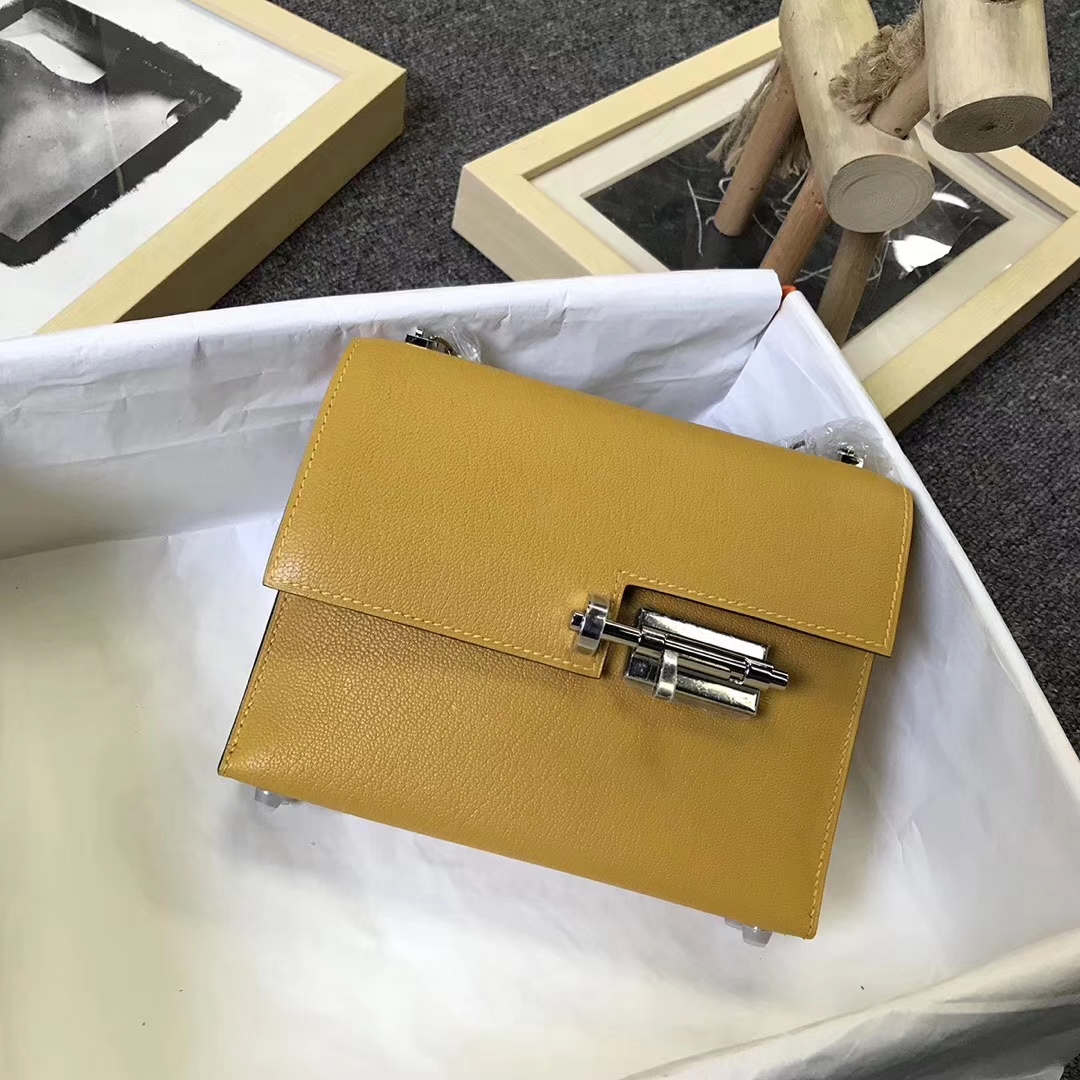 Hermès（爱马仕）9D琥珀黄 原厂御用顶级山羊皮 Verrou 插销包 订单出货