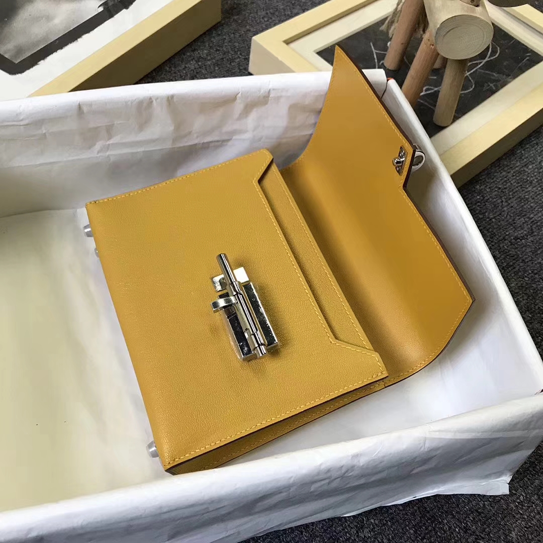 Hermès（爱马仕）9D琥珀黄 原厂御用顶级山羊皮 Verrou 插销包 订单出货
